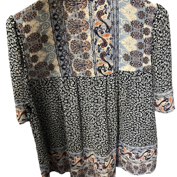 Knox Rose sz M. Multi colored top, Gently worn. - Picture 2 of 2